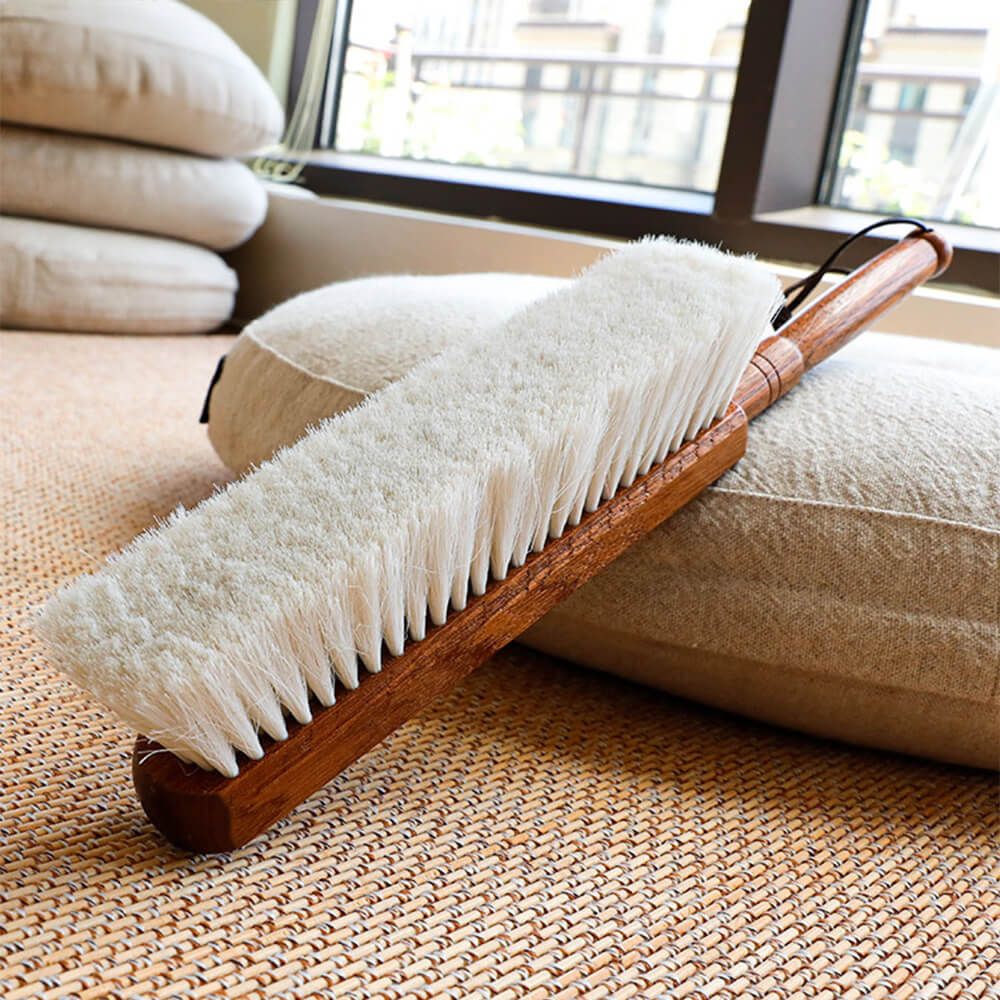 Brosse de nettoyage multifonctionnelle en poils de laine avec poignée en bois de santal