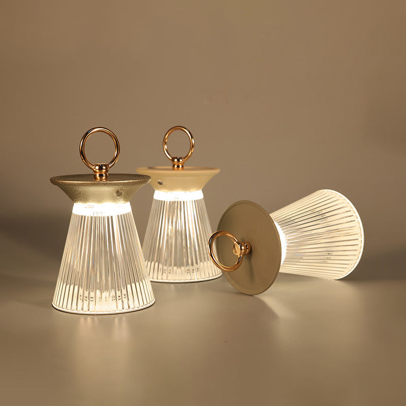 Lampe de table nocturne portable en forme de cône demi.