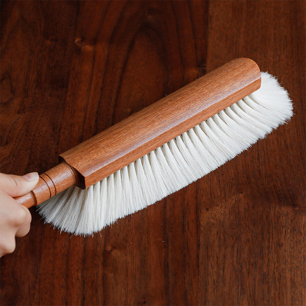 Brosse de nettoyage multifonctionnelle en poils de laine avec poignée en bois de santal