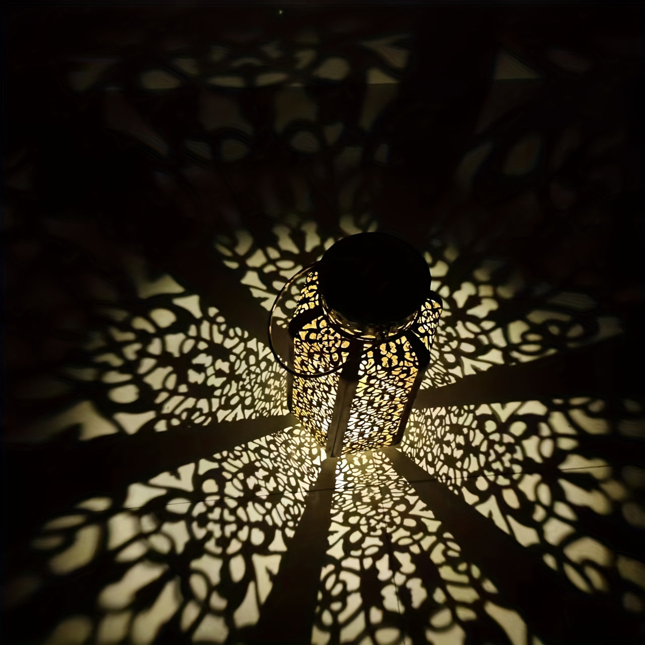 SolarGlow Lantern - Éclairage de jardin LED alimenté par énergie solaire