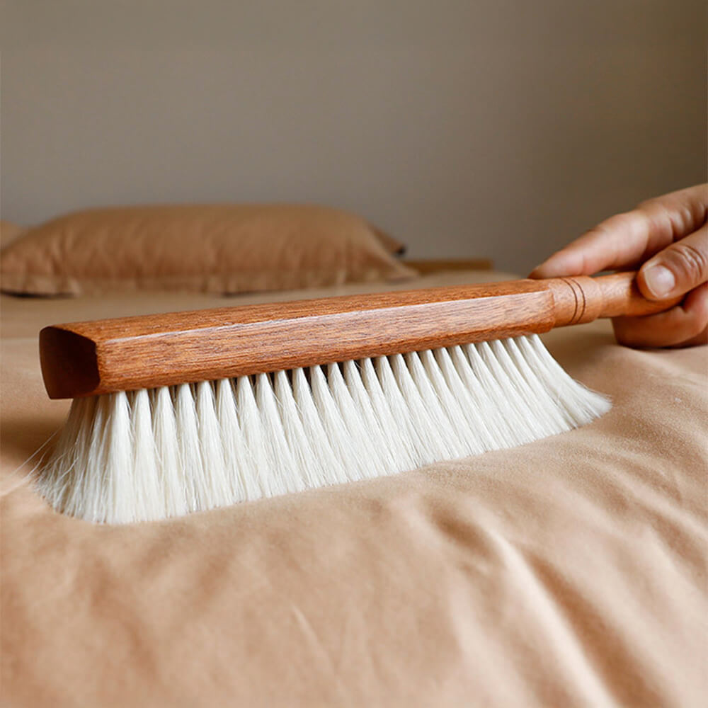 Brosse de nettoyage multifonctionnelle en poils de laine avec poignée en bois de santal