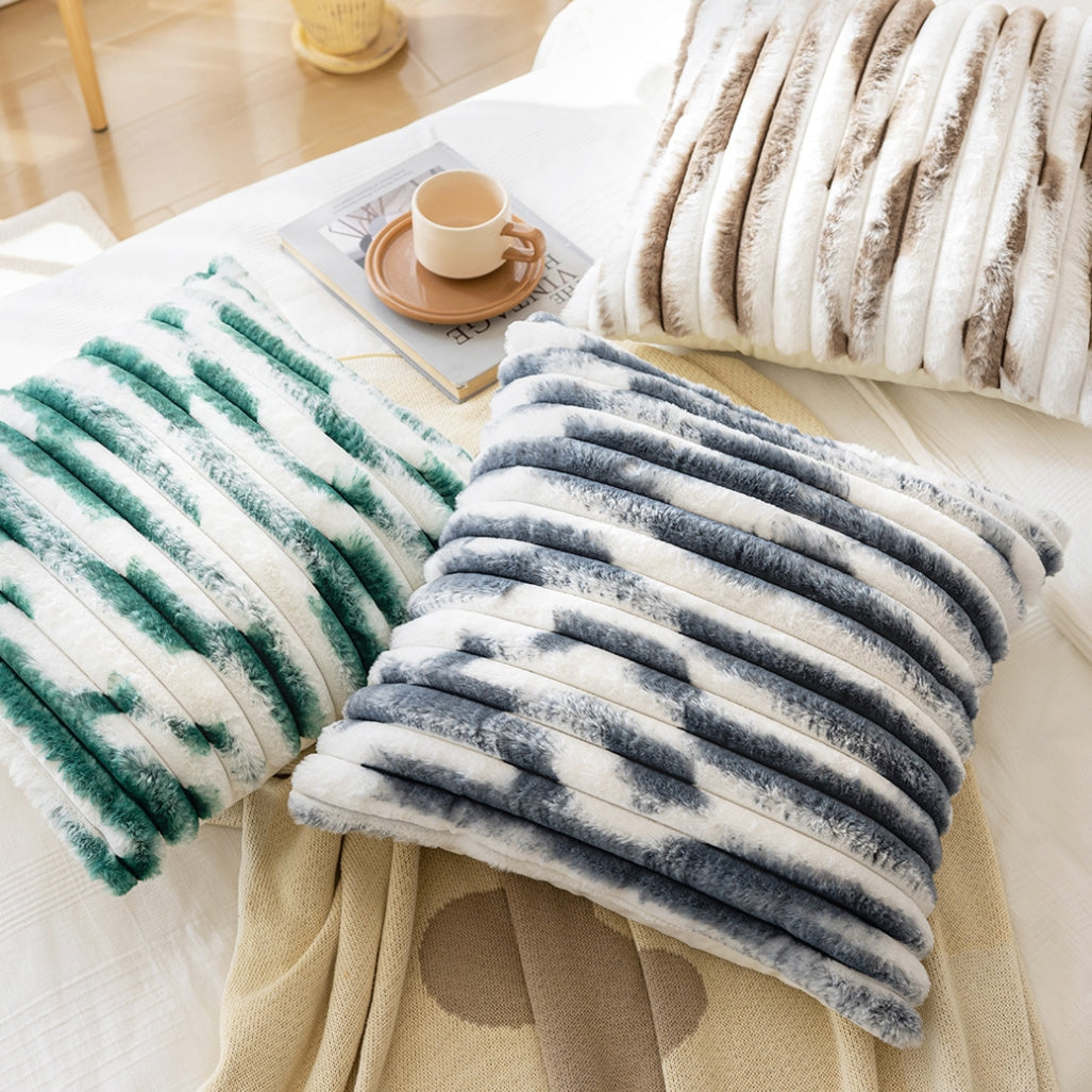 Couvercle de coussin en fausse fourrure rayé de couleur dégradée