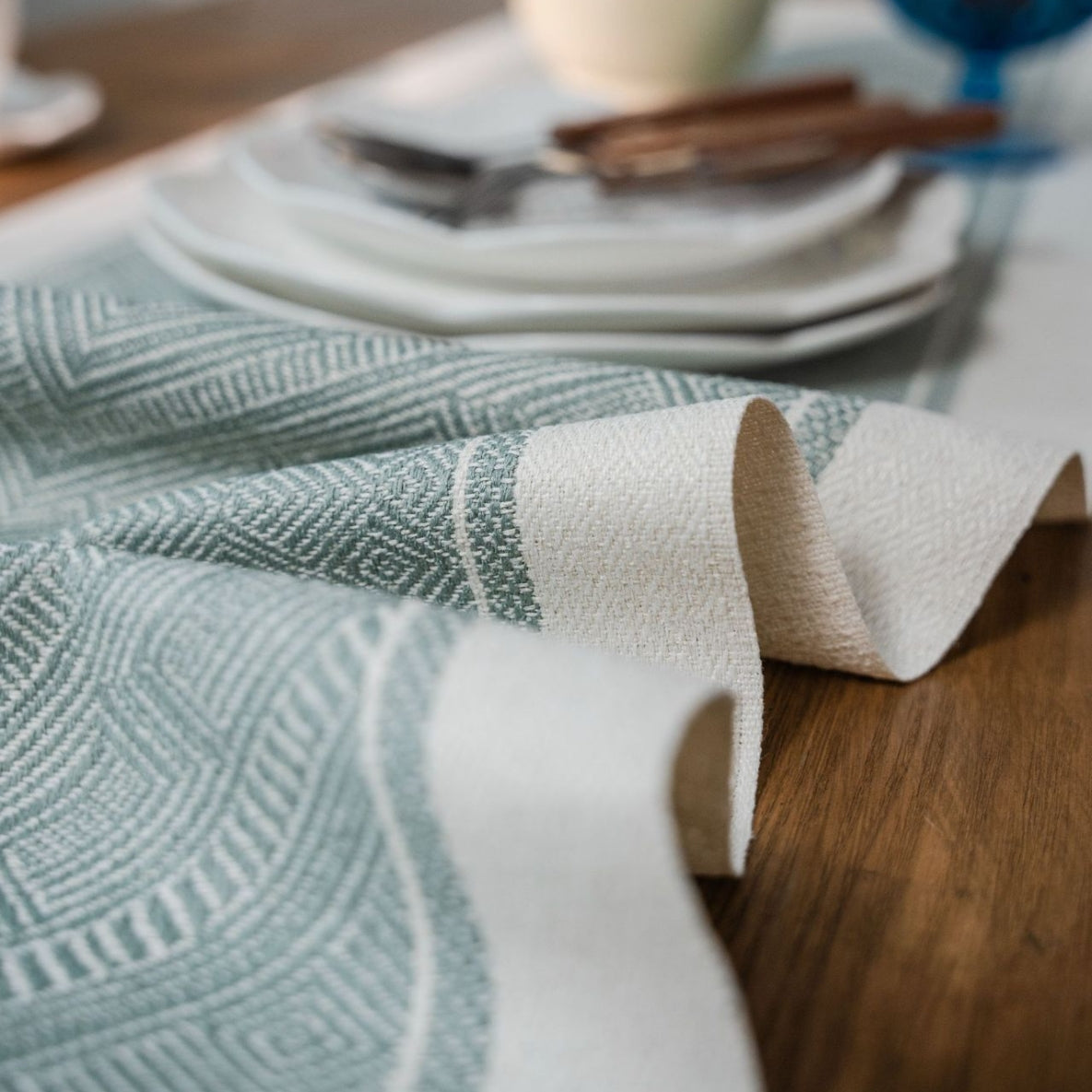 Nappe en jacquard à carreaux géométriques
