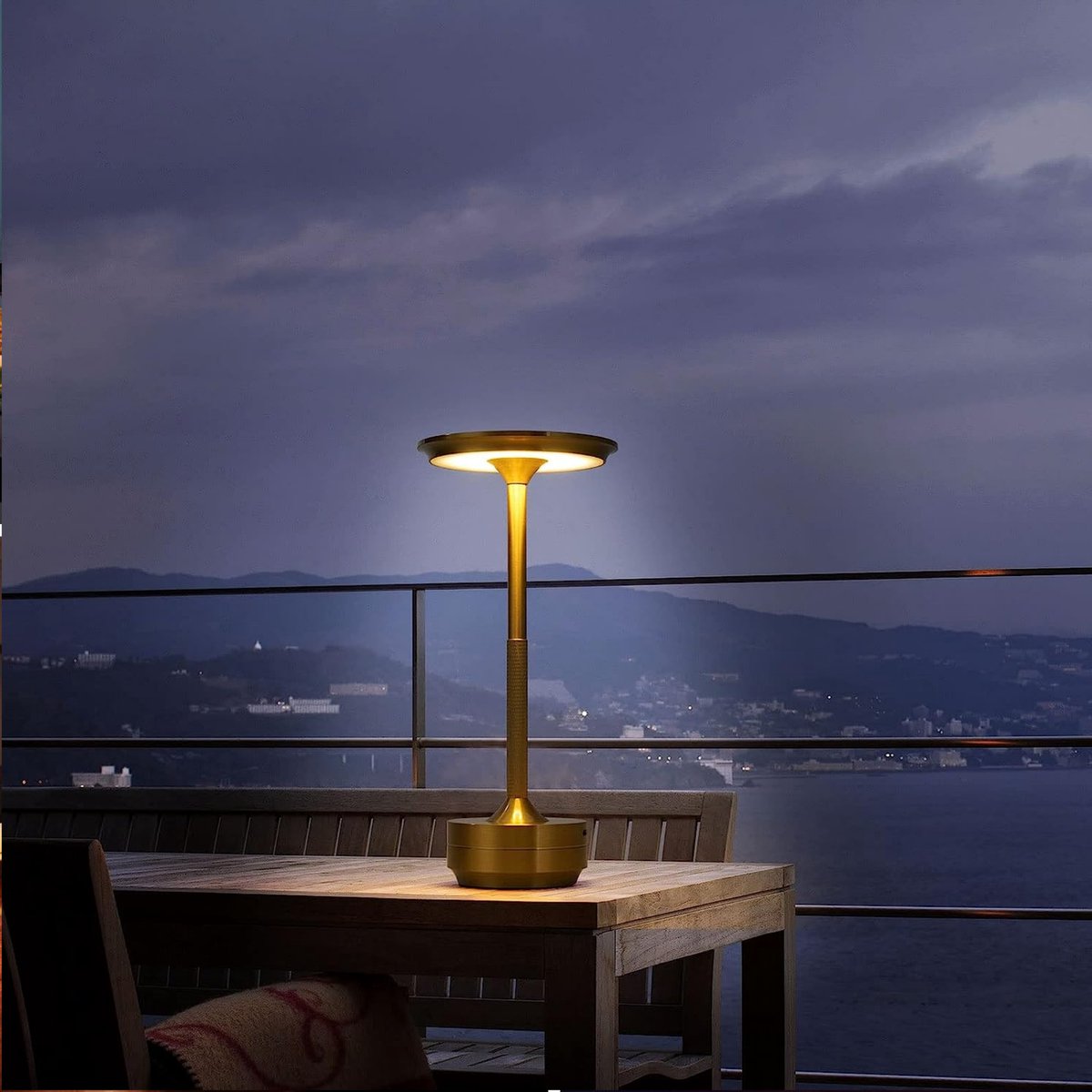LuxeÉclat - Lampe de Table Élégante et Raffinée