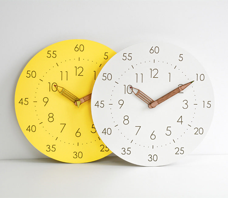 Montre d'enfant élégante et silencieuse avec un charme ludique