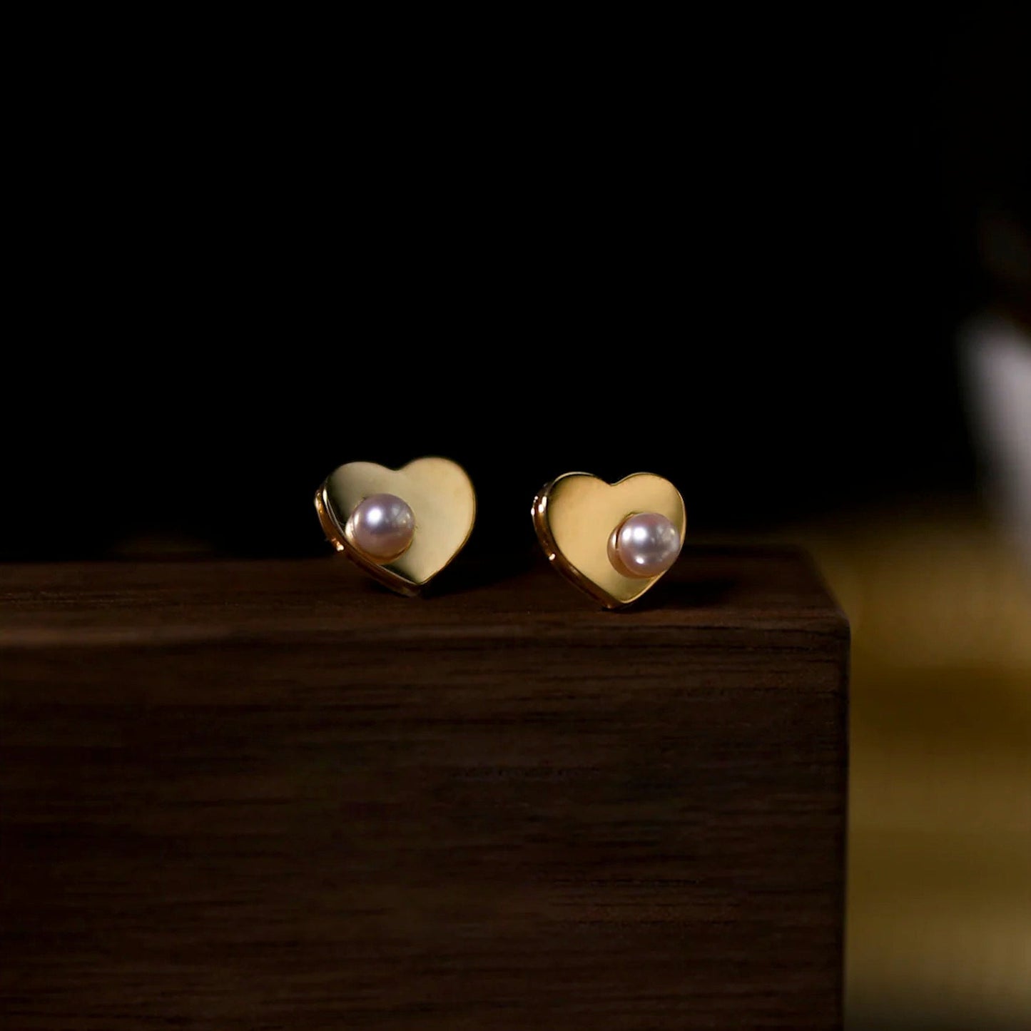 Amelie Heart Studs - Boucles d'oreilles élégantes avec perle