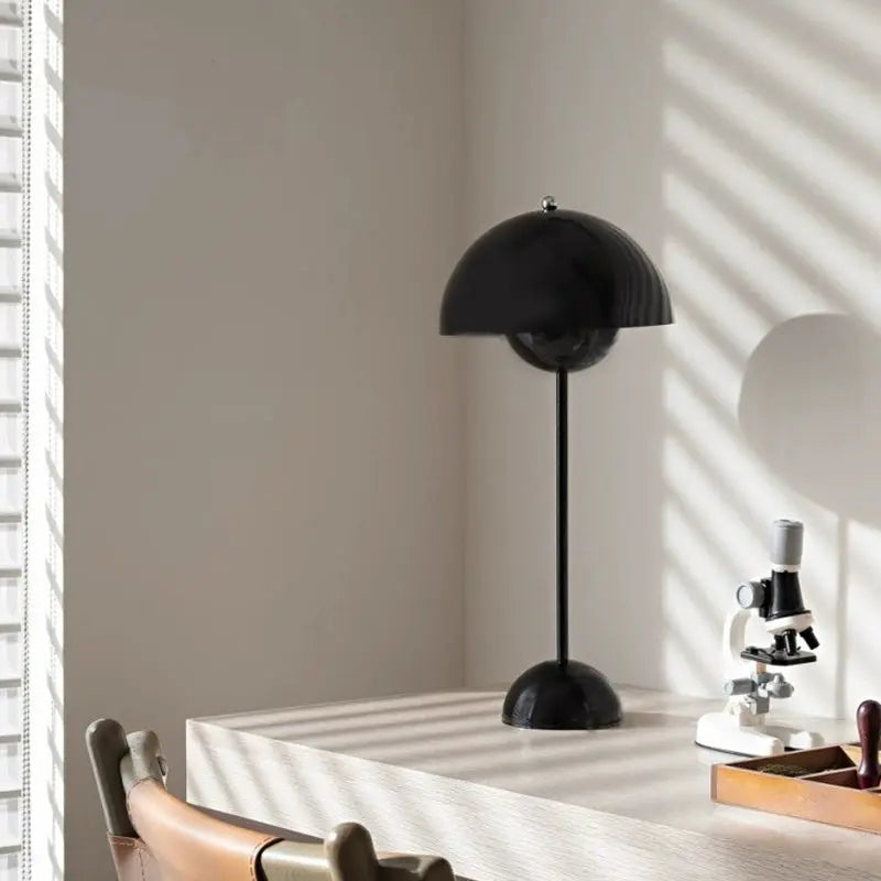 LumiFleur - Lampe de Table Rechargeable en Pot de Fleurs avec Variateur Tactile