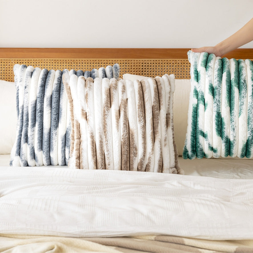 Couvercle de coussin en fausse fourrure rayé de couleur dégradée
