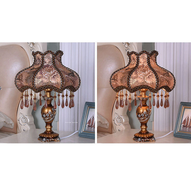 Floroux Lampe de Table Européenne | Tissu & Dentelle | Élégante Base en Résine Lumineuse | Décoration & Éclairage