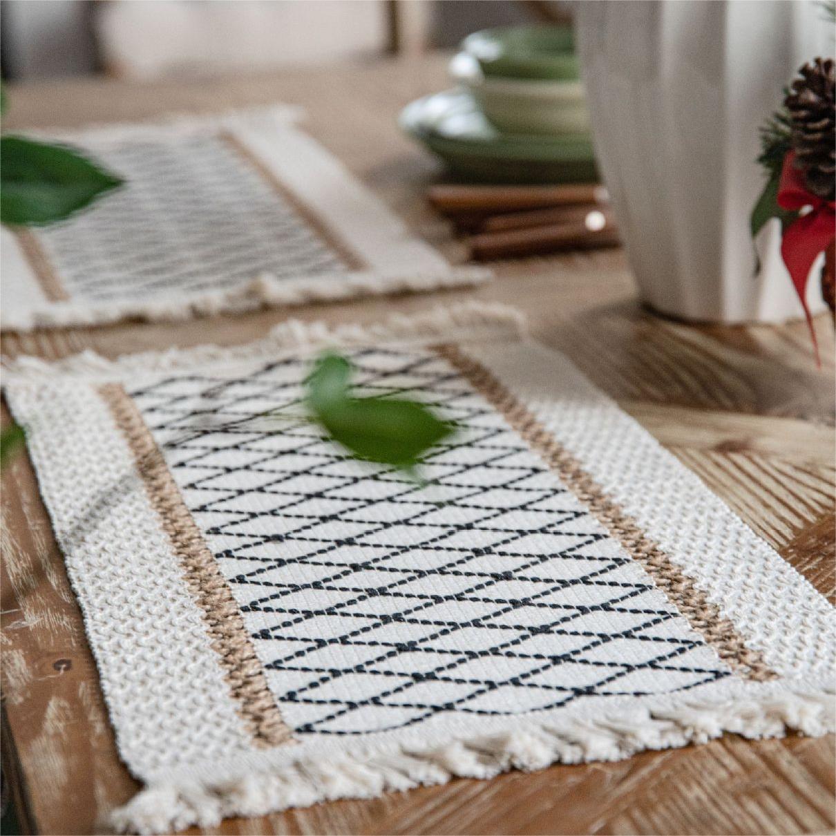 Set de 4 sous-verres en corde de chanvre tissée à motif géométrique