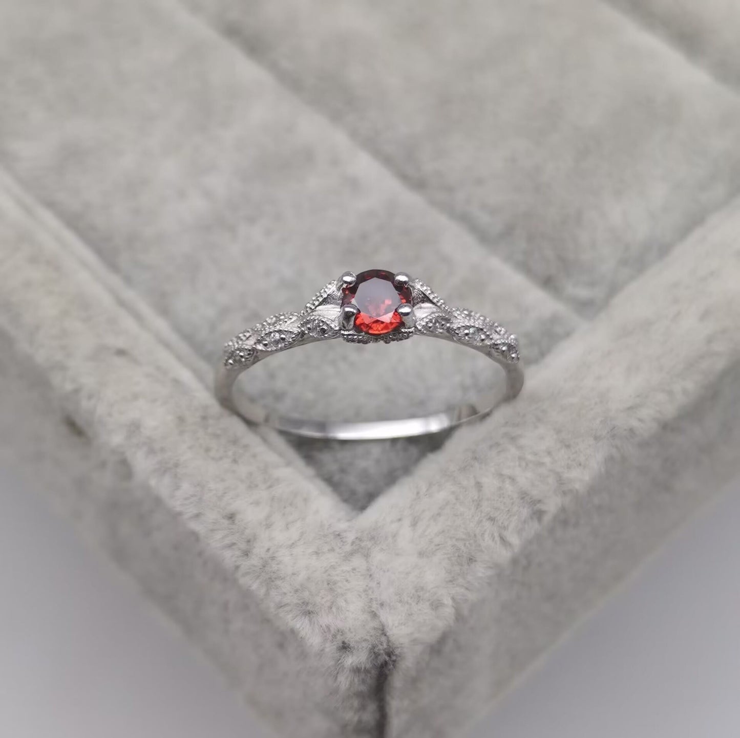 Anneau minimaliste élégant en améthyste et zircon - Nova
