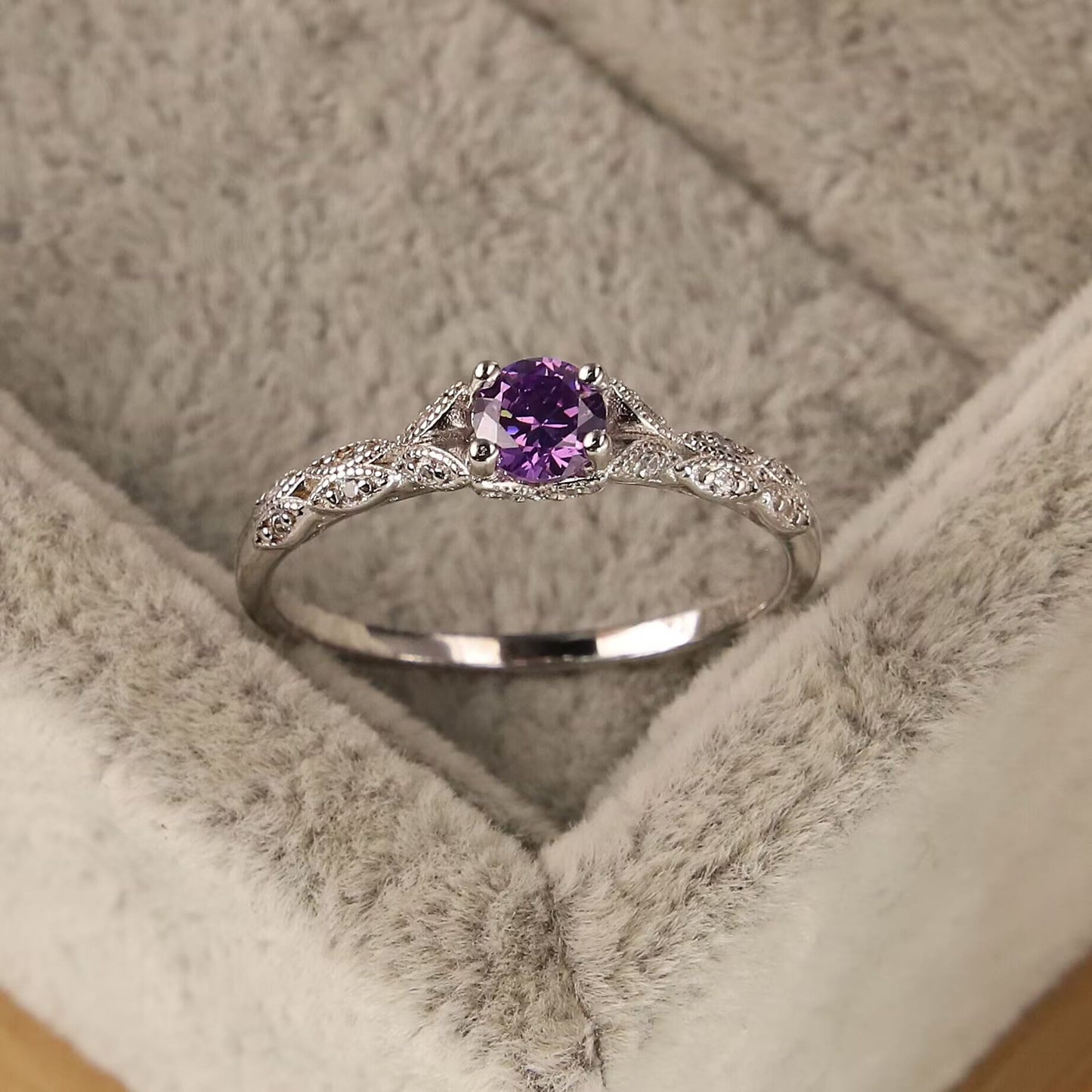 Anneau minimaliste élégant en améthyste et zircon - Nova