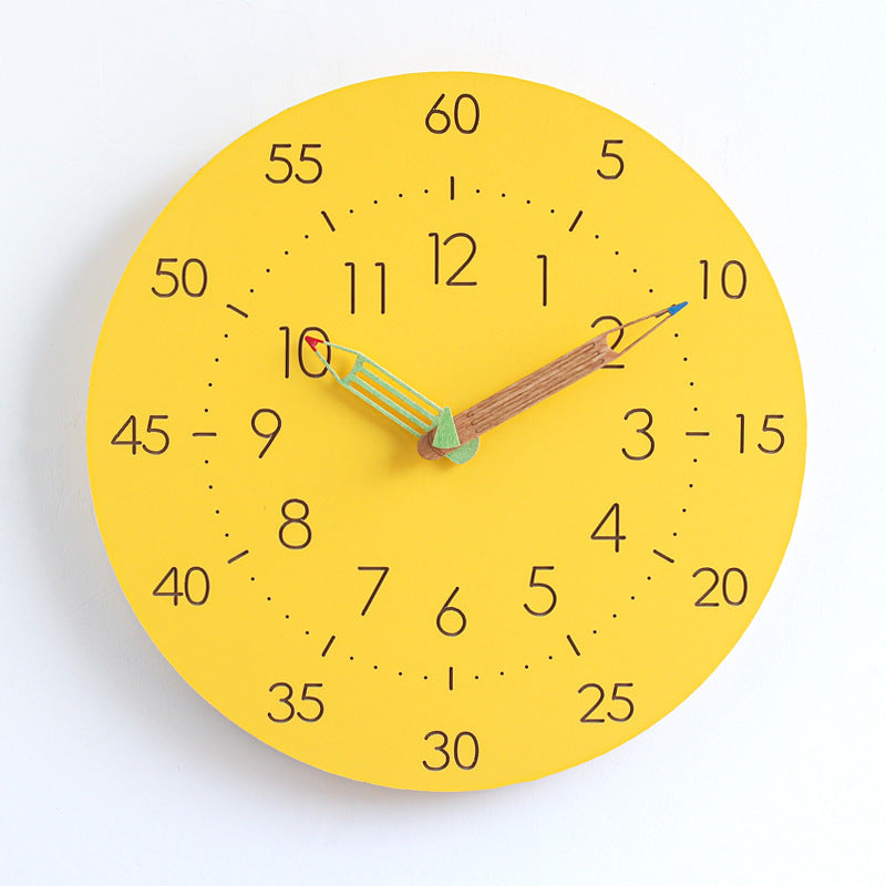 Montre d'enfant élégante et silencieuse avec un charme ludique