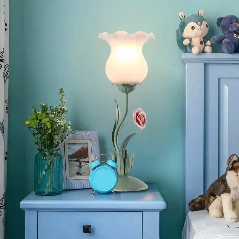 FleurieLuxe - Lampe de Table avec Design Floral pour Commode