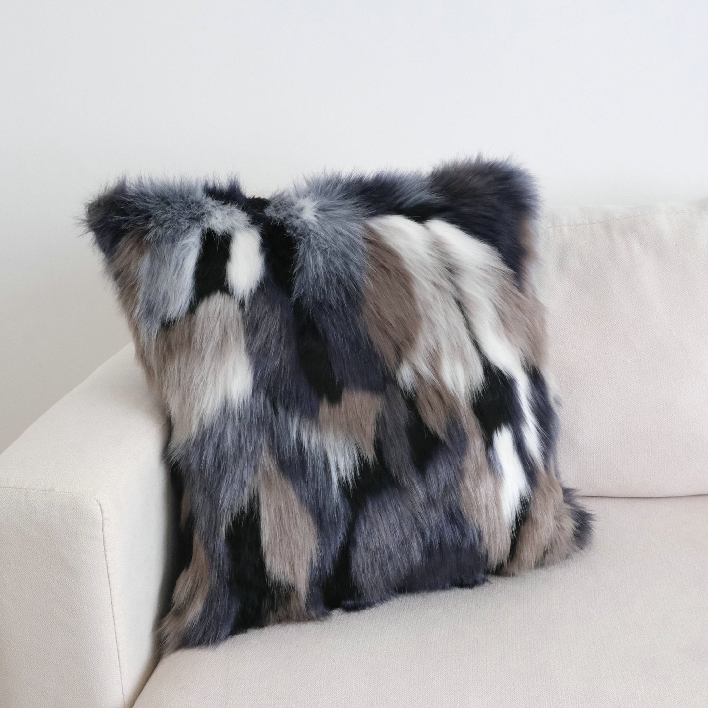 Housse de coussin moderne en fausse fourrure