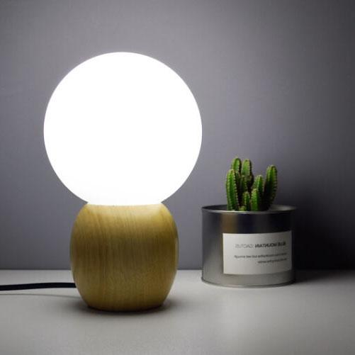 Floroux Lampe de Table en Bois Nordique avec Globe en Verre Laiton | Lumière LED | Lumière Ambiance Chaude
