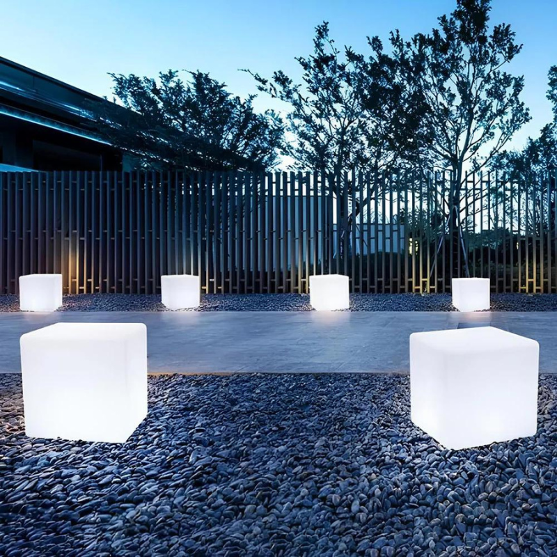 Floroux | Lampe de jardin LED élégante avec télécommande pratique