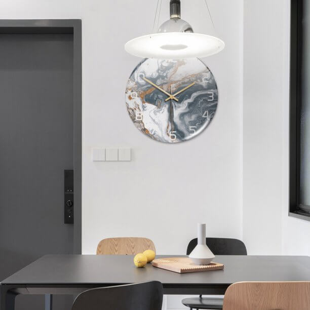 Horloge murale en marbre élégant avec mécanisme silencieux