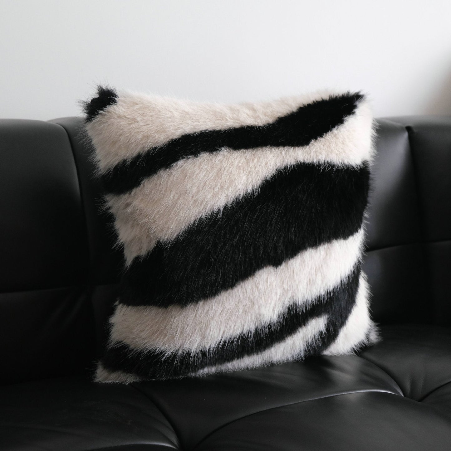 Housse de coussin moderne en fausse fourrure