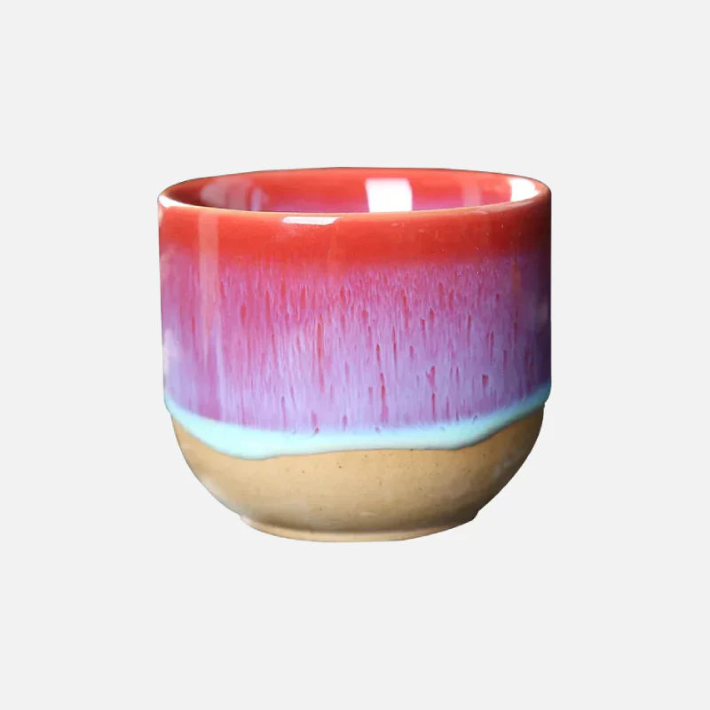 Tasse à thé en céramique avec des gouttes de couleur