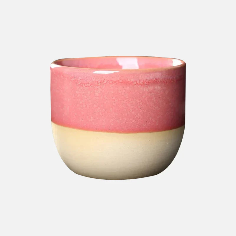 Tasse à thé en céramique avec des gouttes de couleur