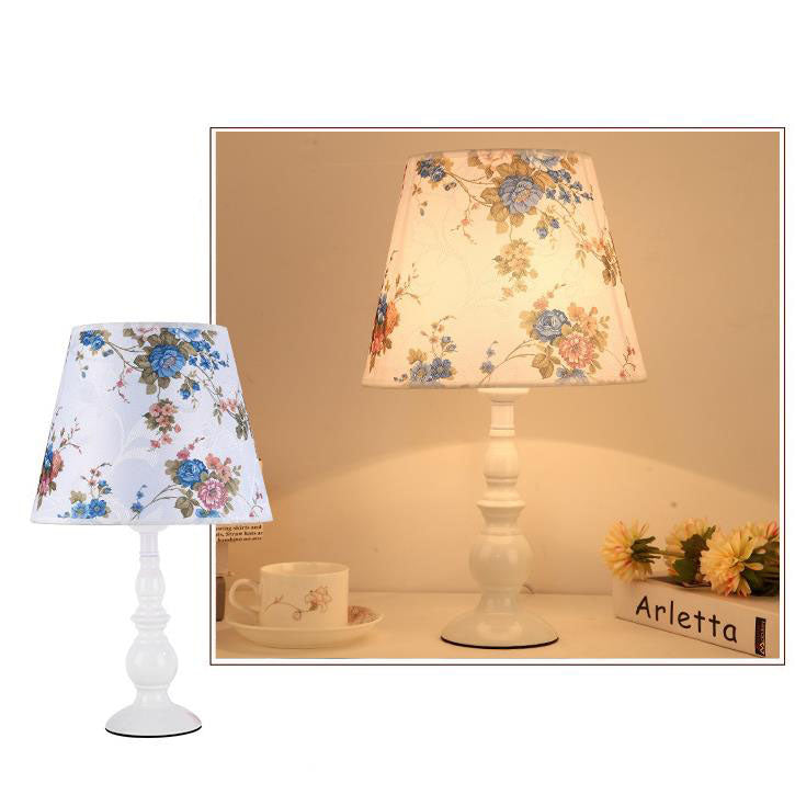 Floroux Lampe de Table Exclusive avec Abat-jour en Tissu | Motif Floral | Design de Vase | Fonction de Dimming LED | Éclairage Élégant pour la Maison