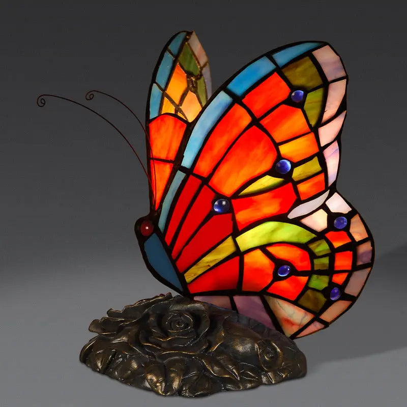 LumièreRêverie - Lampe de Table Élégante avec Abat-jour Papillon et Base en Roses
