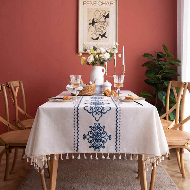 Exquise nappe brodée porte-bonheur
