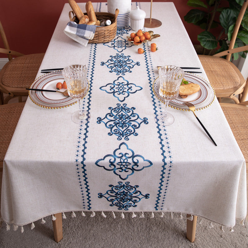 Exquise nappe brodée porte-bonheur