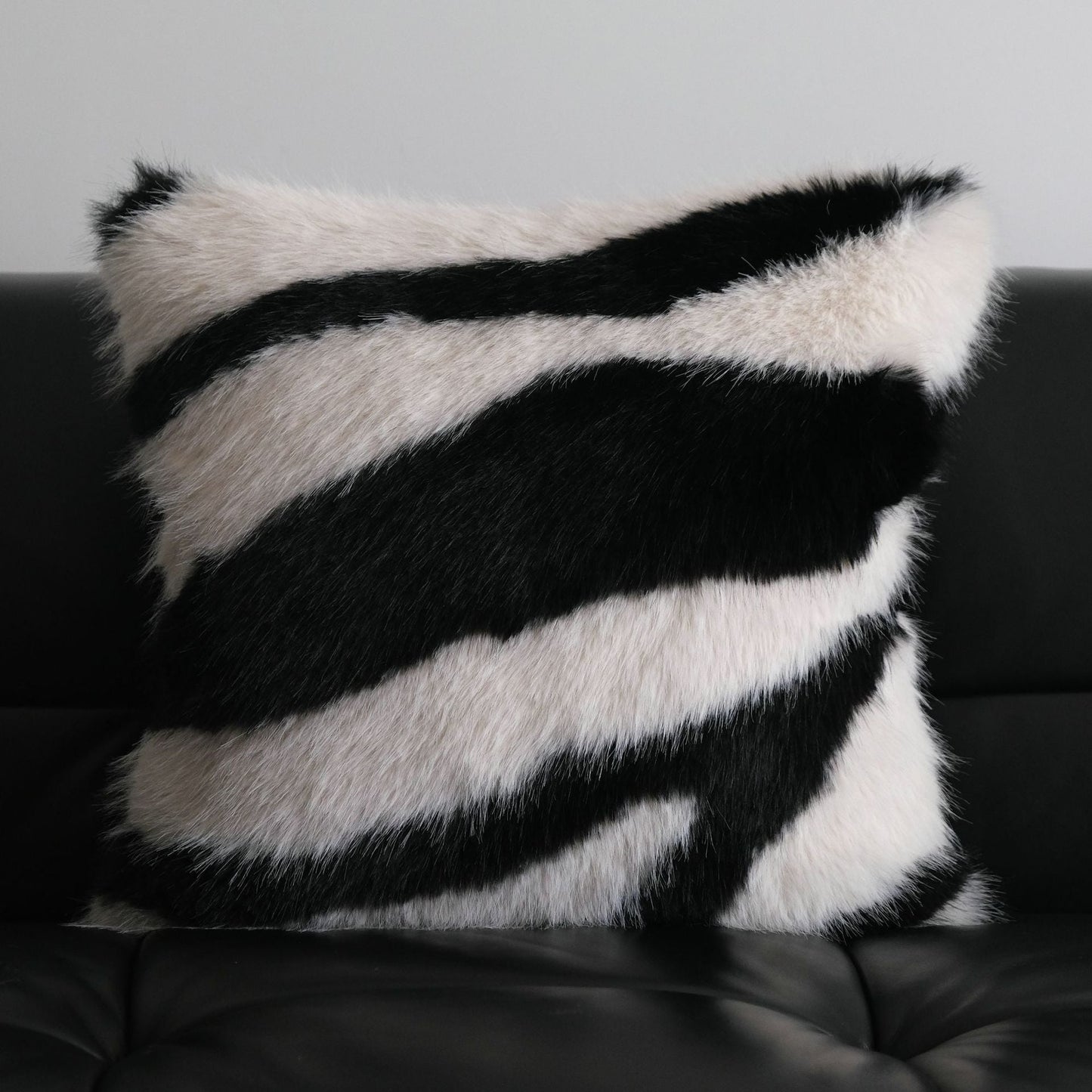 Housse de coussin moderne en fausse fourrure