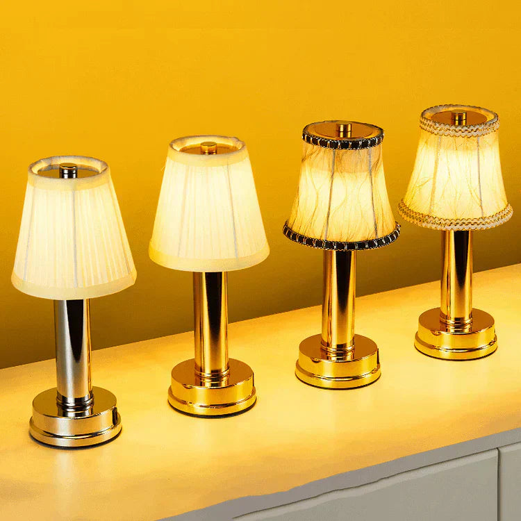 Floroux – Lampe de table sans fil chic avec surface métallique douce