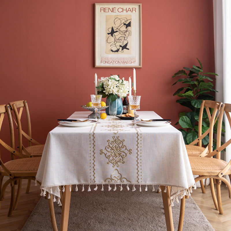Exquise nappe brodée porte-bonheur