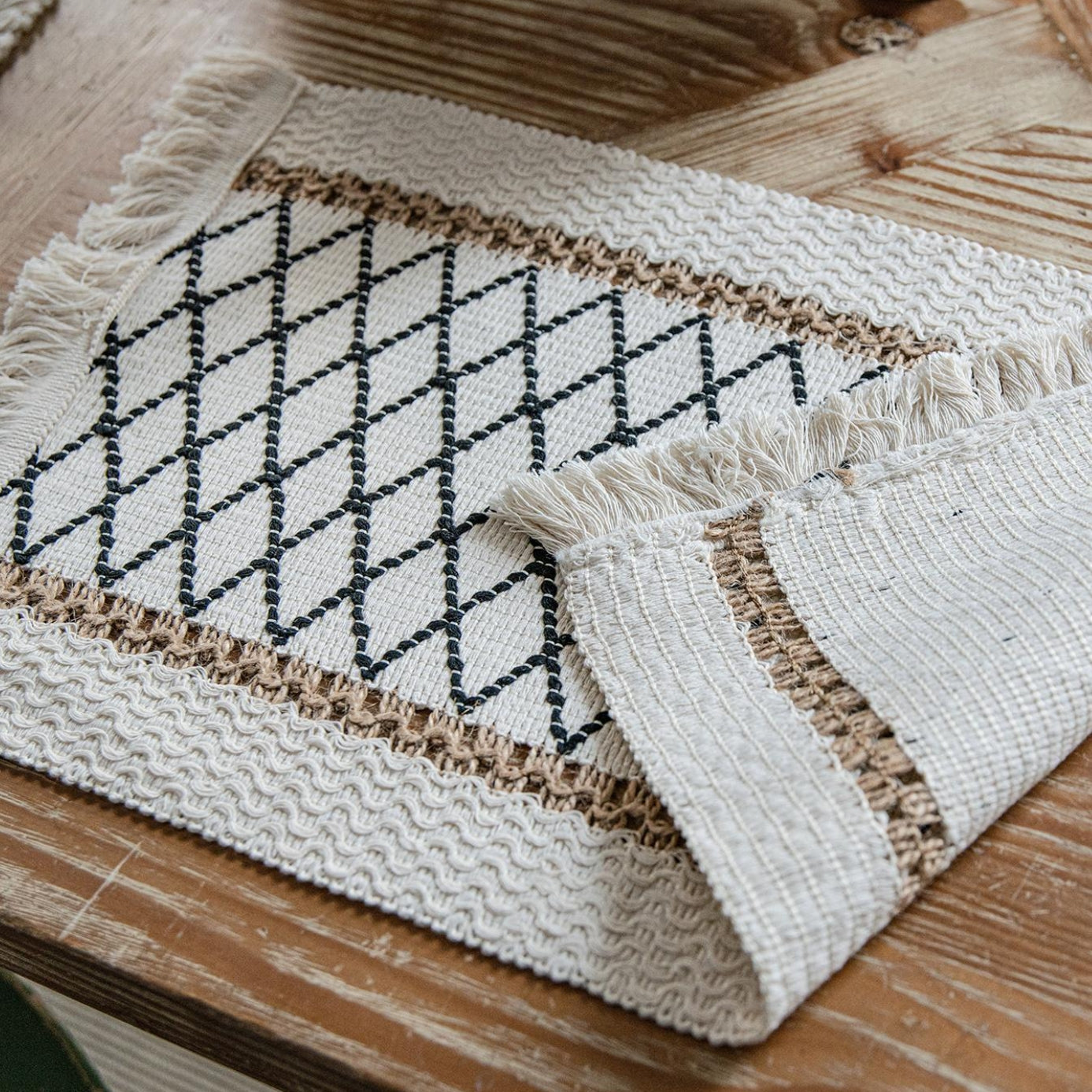 Set de 4 sous-verres en corde de chanvre tissée à motif géométrique
