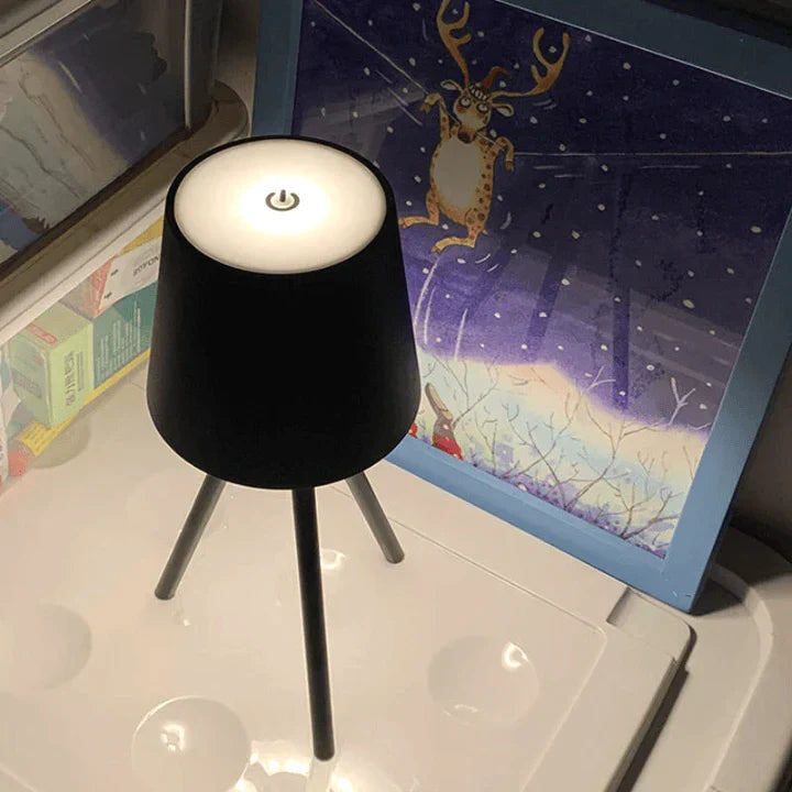 ÉléganceLum – Lampe de table moderne et raffinée