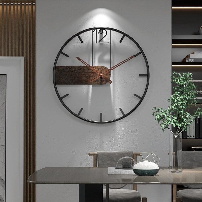 Horloge murale Floroux | Fusion noble de l'acier inoxydable et du bois de noyer