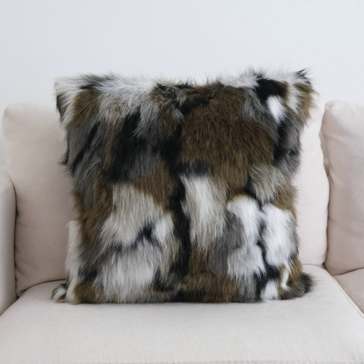 Housse de coussin moderne en fausse fourrure