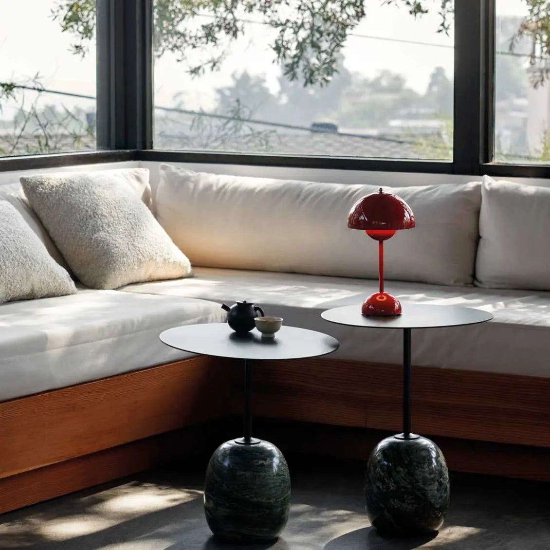 Lumière Lunaire - Lampe de Table LED pour une Ambiance Moderne