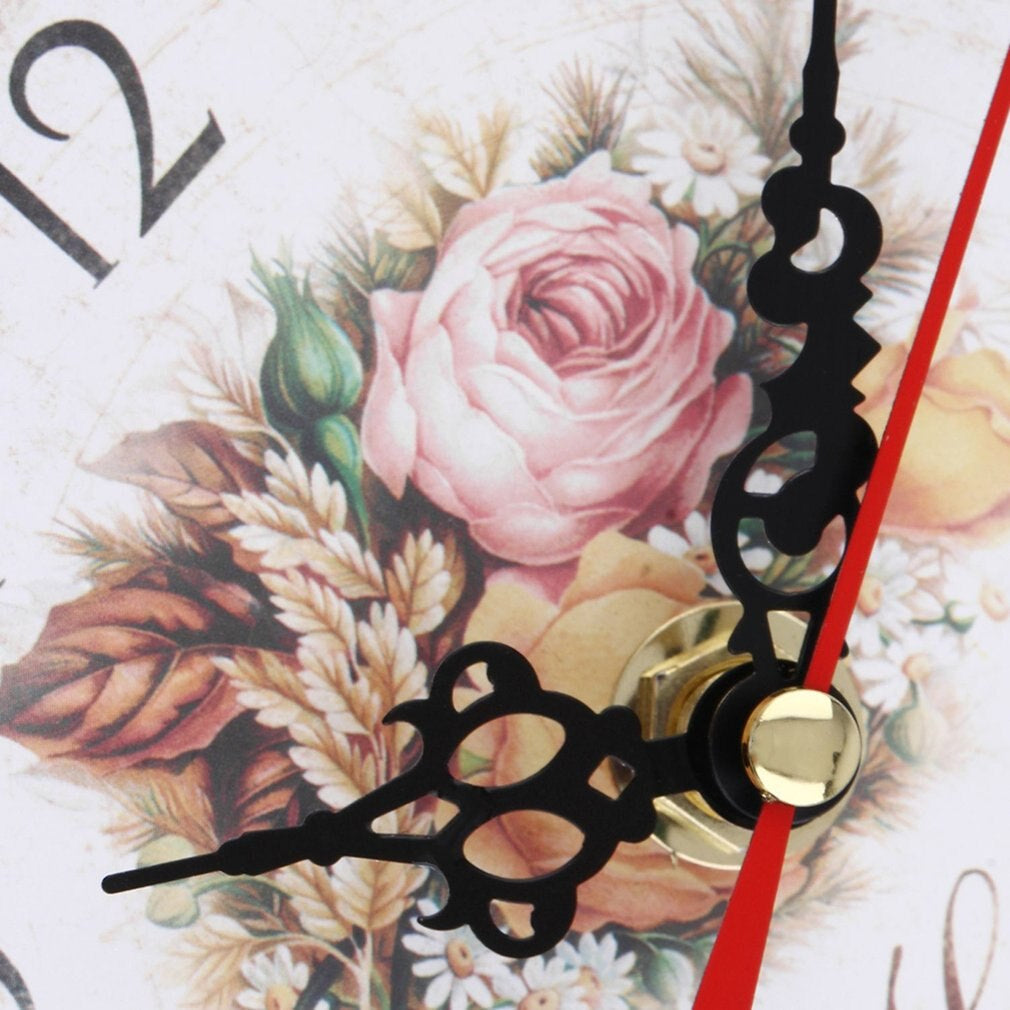 Floroux Élégance | Horloge murale avec design de papillon et accents floraux