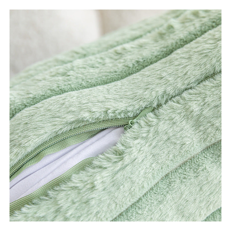 Housse de coussin rayée en fausse fourrure