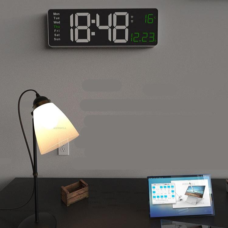Montre digitale en acrylique colorée – Apportez de la couleur dans votre intérieur