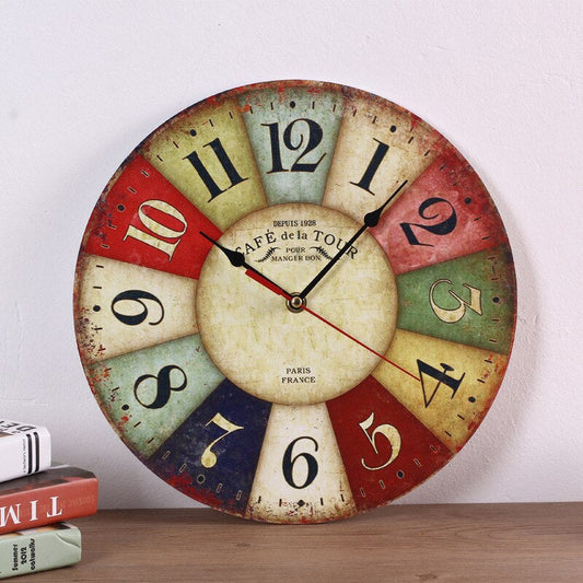 Horloge murale en bois moderne au design minimaliste