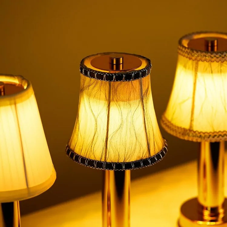 Floroux – Lampe de table sans fil chic avec surface métallique douce