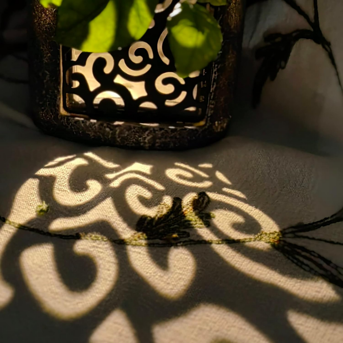 Floroux | Lampes de jardin Moai solaires