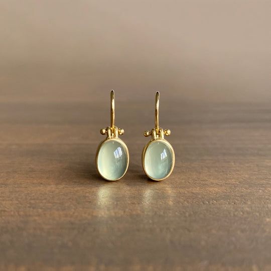 Chic Vintage Boucles d'oreilles avec Éclatante Pierre de Lune Verte - Elina Design