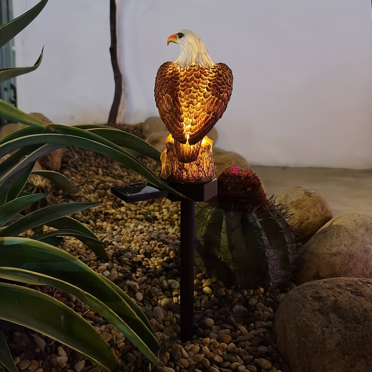 SolarGlow Eagle - Lampe solaire élégante pour l'éclairage de jardin
