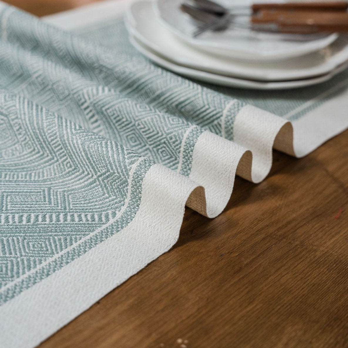 Nappe en jacquard à carreaux géométriques