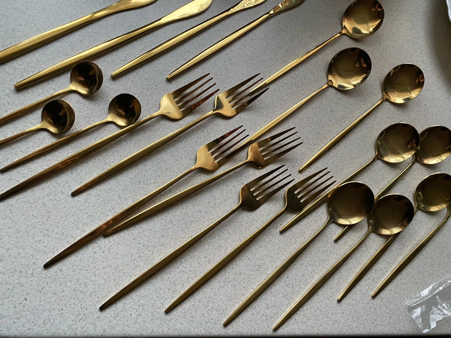 Set de vaisselle en or de 24 pièces en acier inoxydable