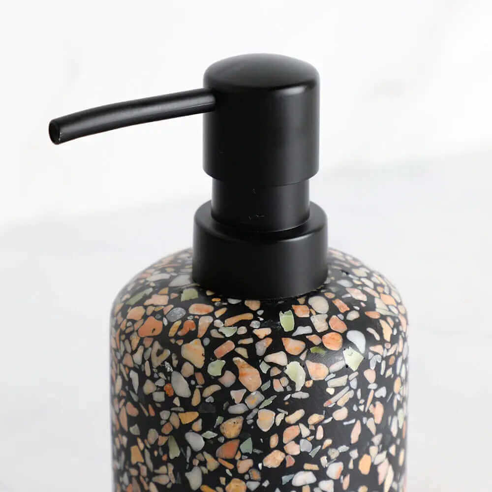 Accessoires de salle de bain en terrazzo noir