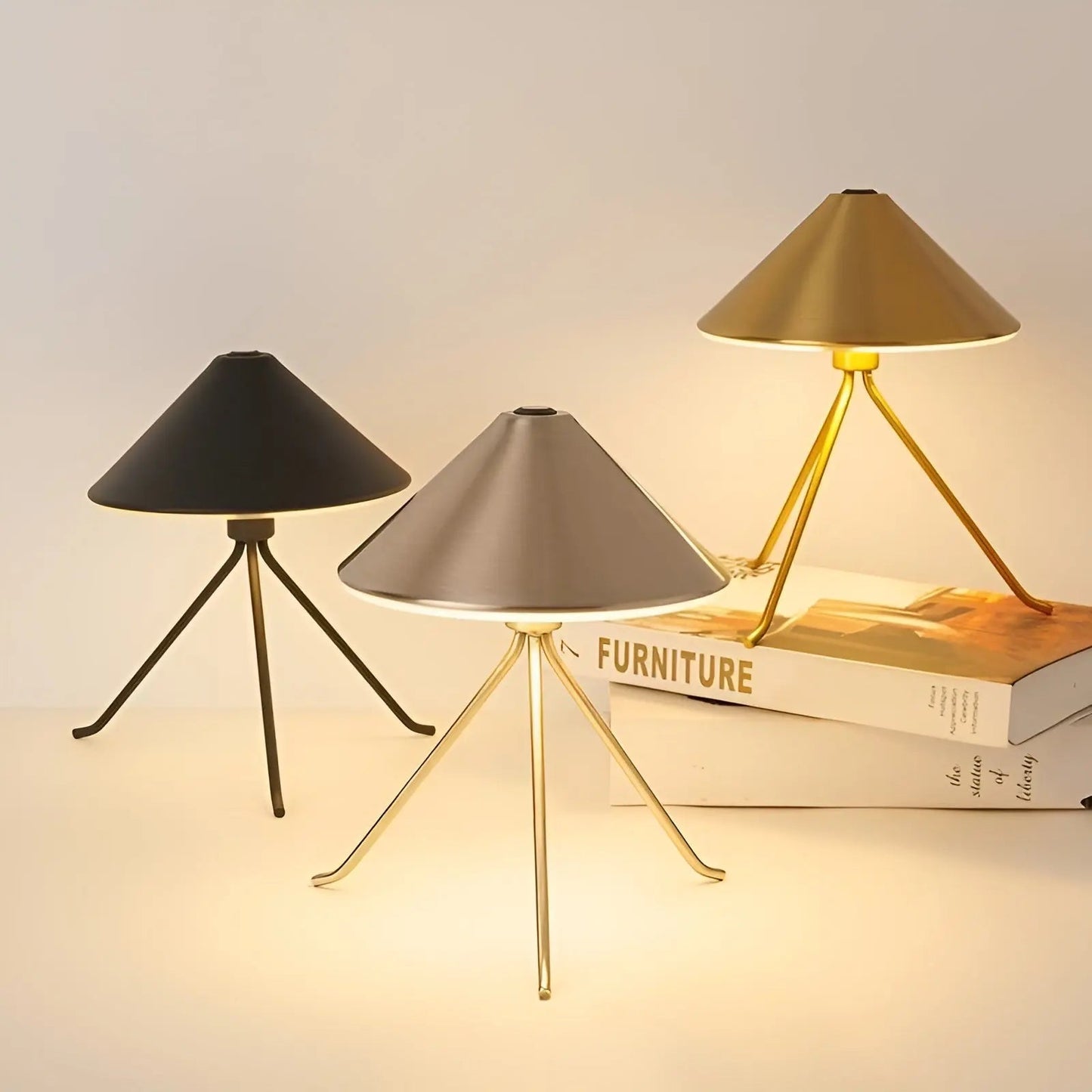 Élégance Luxe Lampe de Table – Éclairage LED Rechargeable par USB avec Design Chic en Noir, Or et Argent