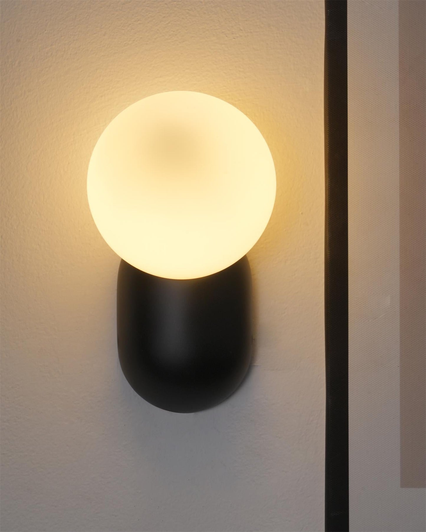 ChicGlow Lampe Murale en Résine – Élégance et Économie d'Énergie en Un